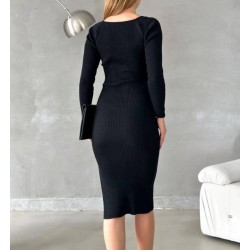 Siyah Uzun Kollu Kalp Yaka Yırtmaçlı Triko Elbise